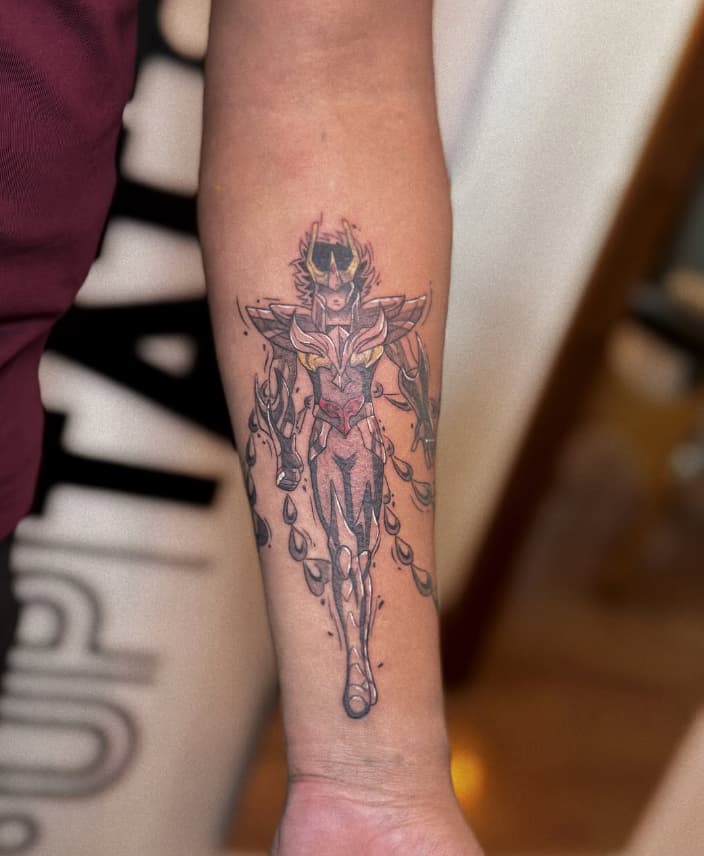 Tatuaje anime Caballeros del Zodiaco en antebrazo – Cheno Tattoo Pachuca